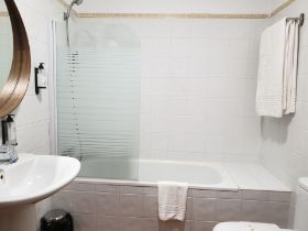 Baño Habitación Doble 1.jpg